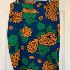 XL LuLaRoe Cassie Skirt with Hydrangea Print